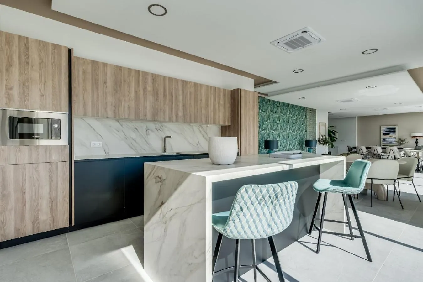 Luxe 6-Persoons Apt Met Grote Tuin In Oasis 325 Estepona Spain