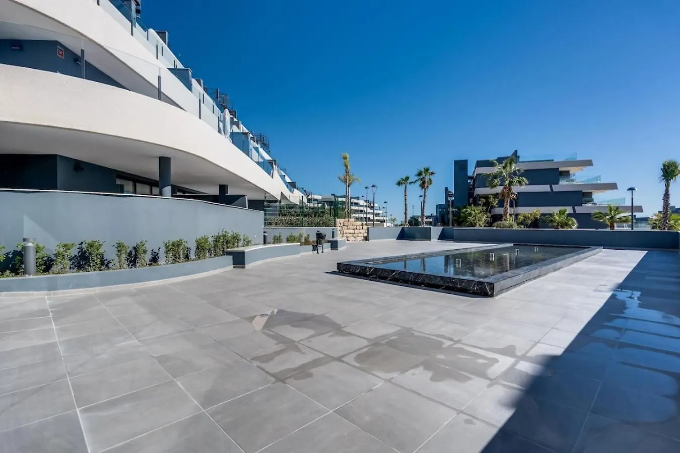 Luxe 6-Persoons Apt Met Grote Tuin In Oasis 325 Estepona 0*,  Spain