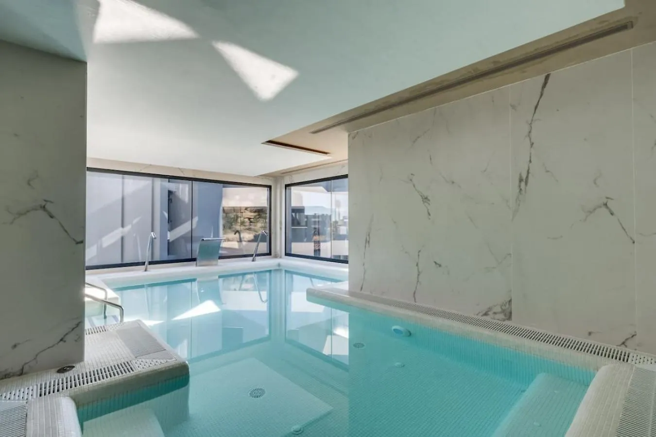 Luxe 6-Persoons Apt Met Grote Tuin In Oasis 325 Estepona 0*,  Spain