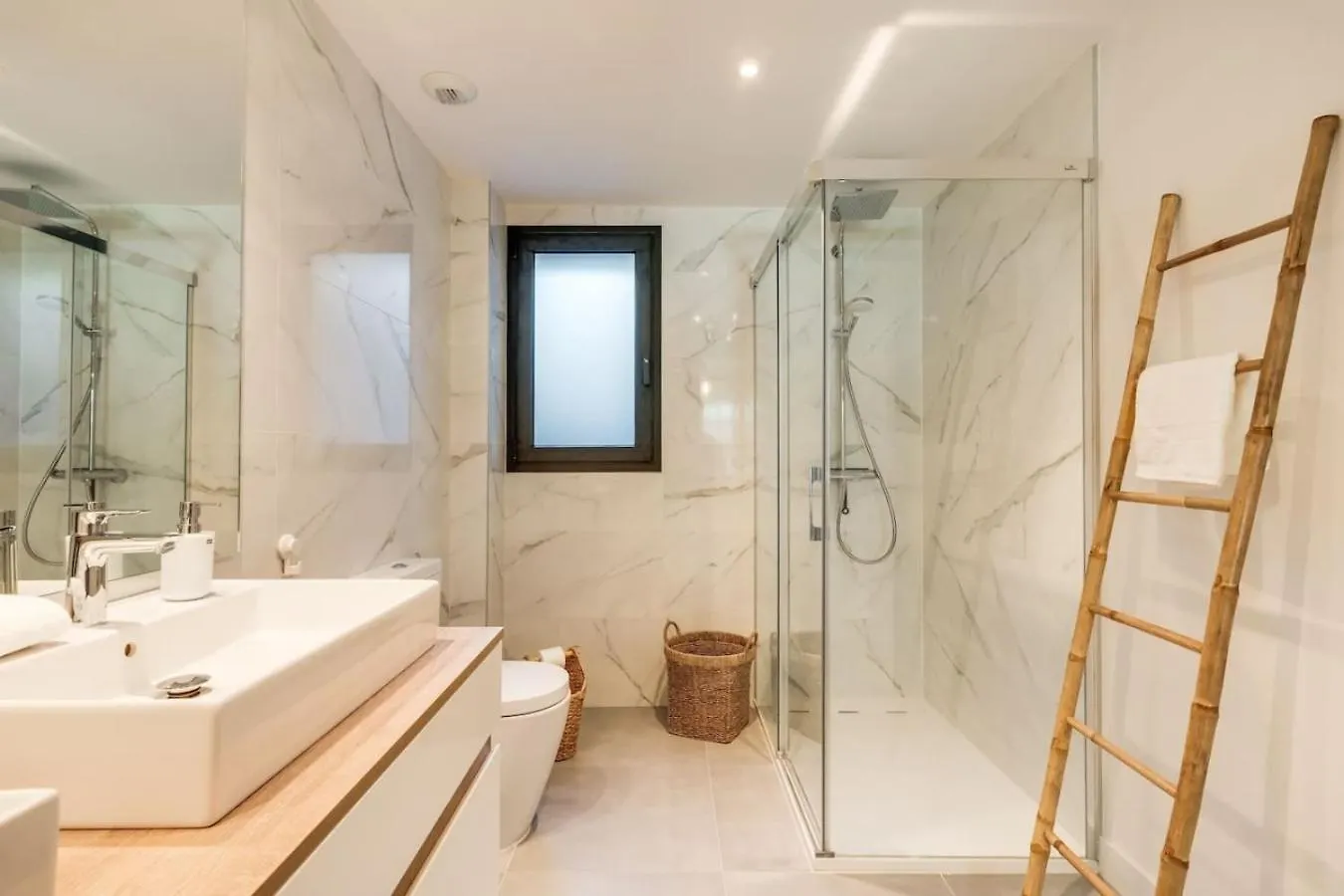Luxe 6-Persoons Apt Met Grote Tuin In Oasis 325 Estepona Spain