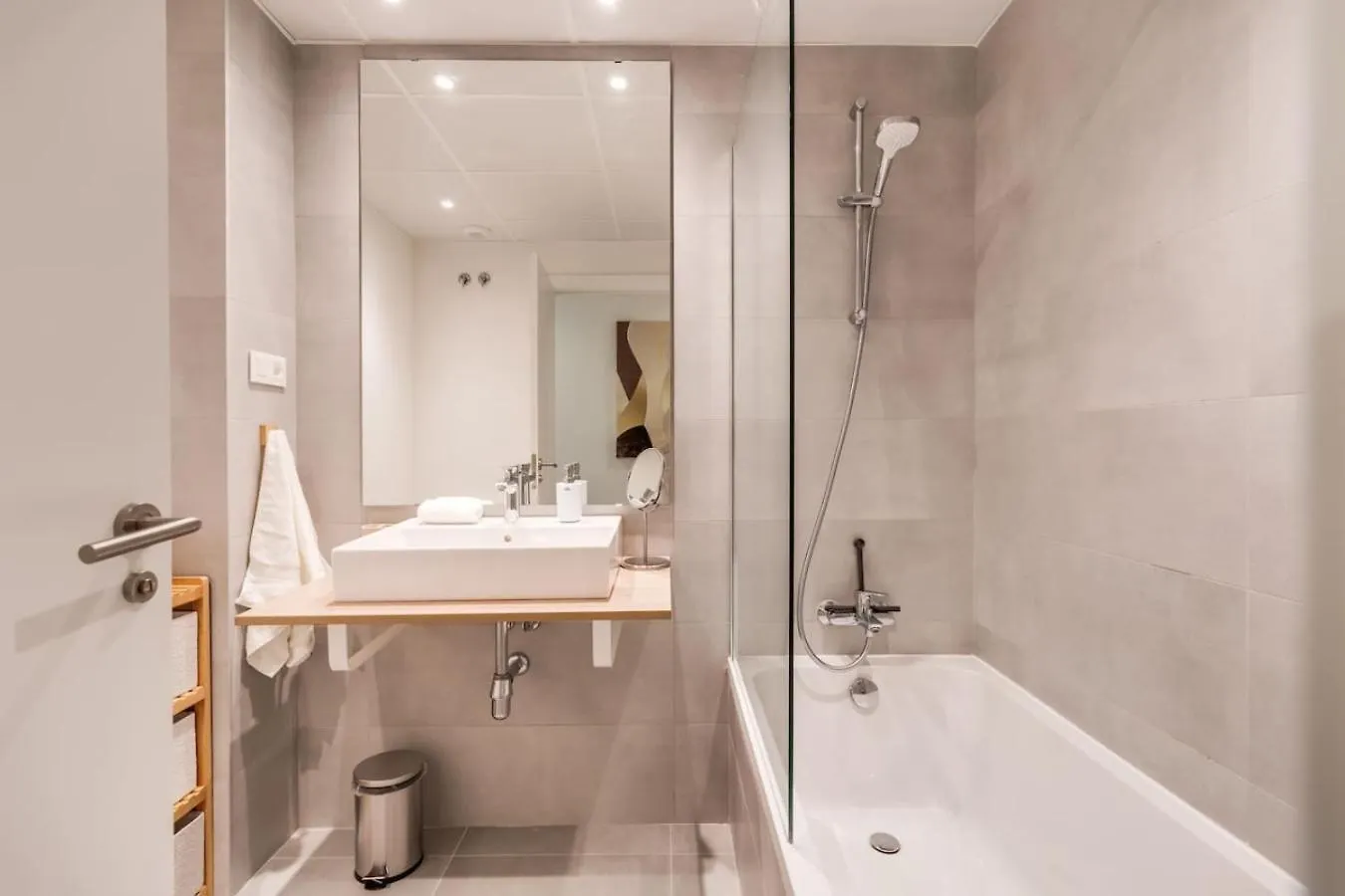 Apartment Luxe 6-Persoons Apt Met Grote Tuin In Oasis 325 Estepona Spain