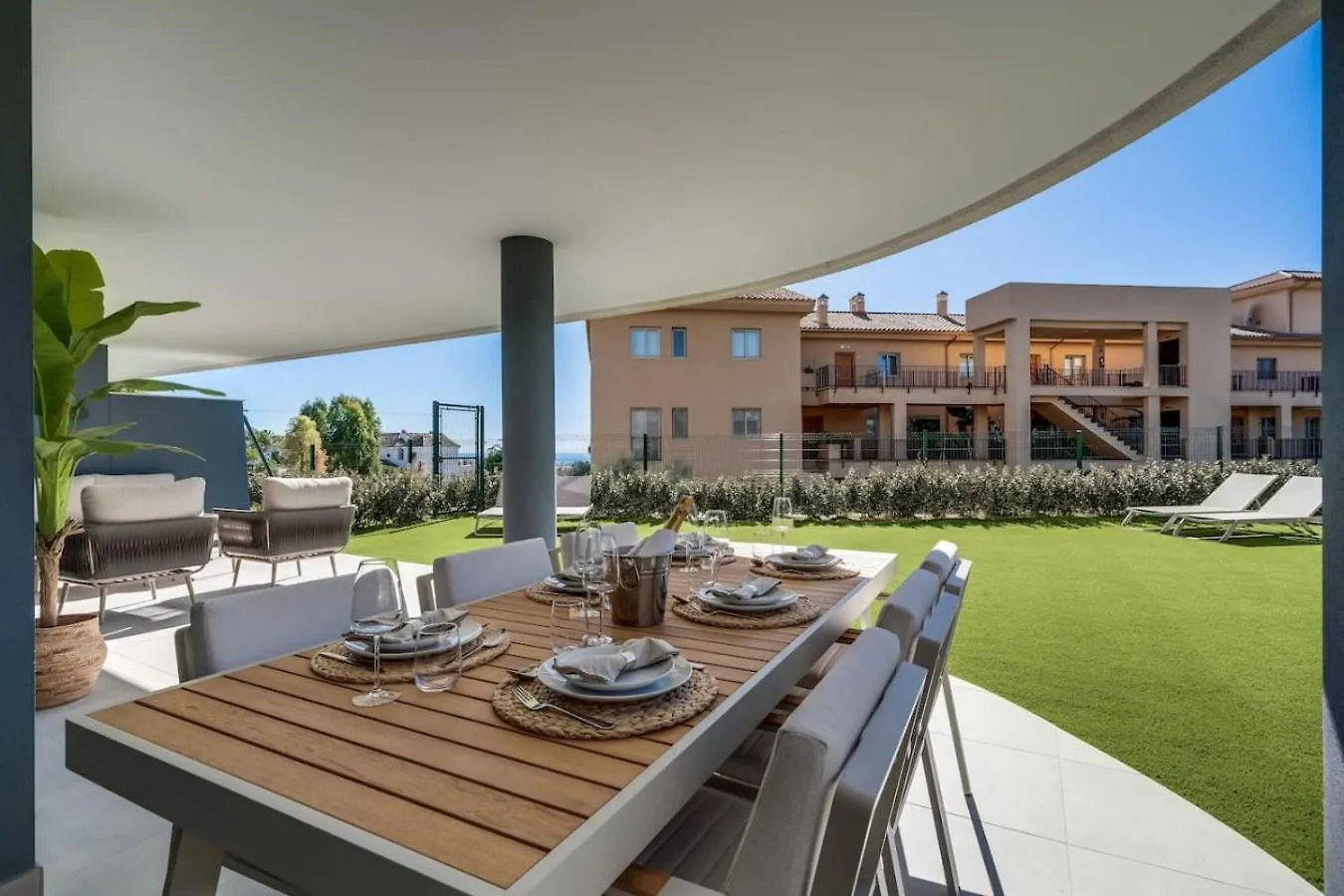 Luxe 6-Persoons Apt Met Grote Tuin In Oasis 325 Estepona Apartment