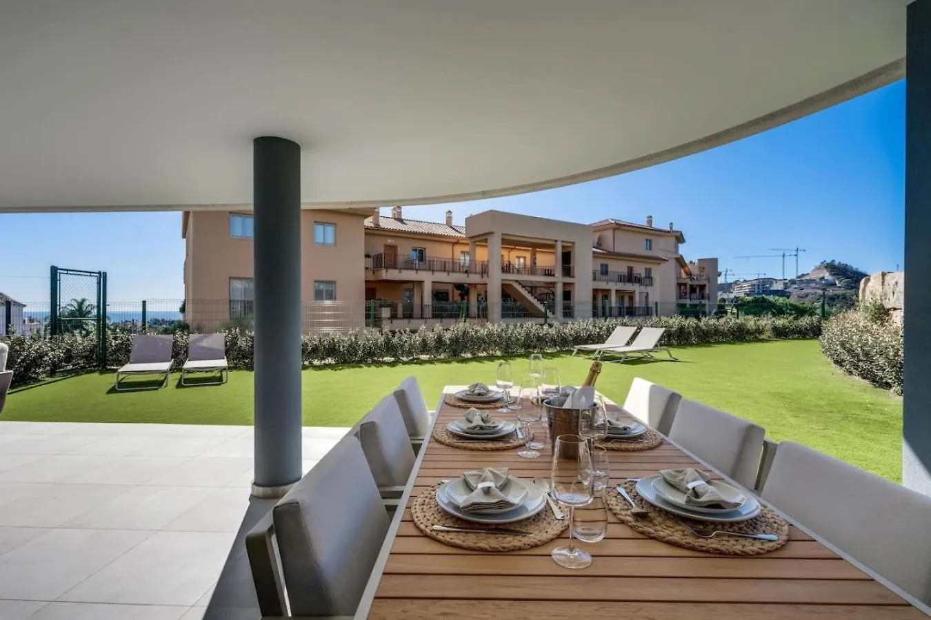 Luxe 6-Persoons Apt Met Grote Tuin In Oasis 325 Estepona Spain
