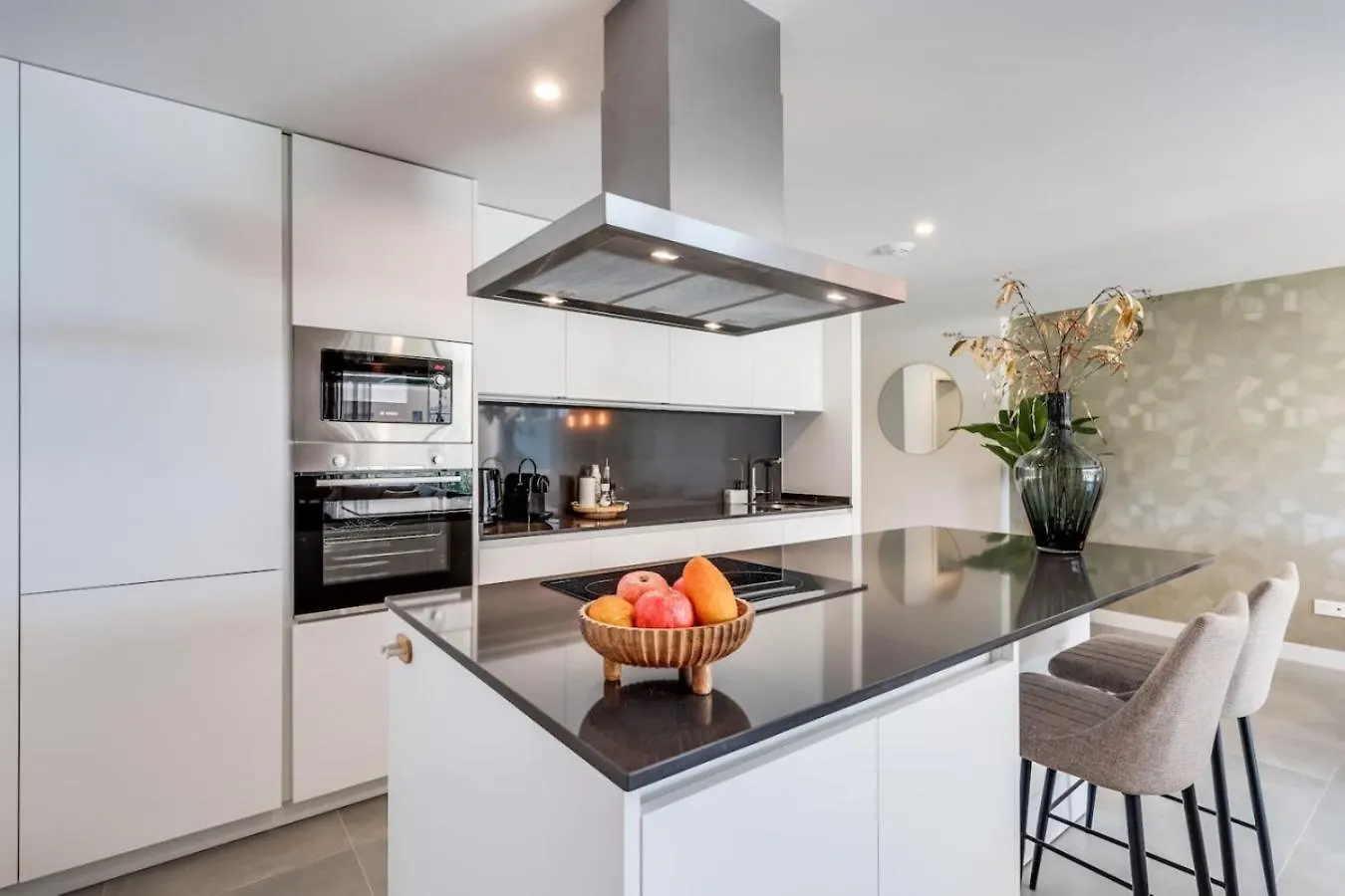 Luxe 6-Persoons Apt Met Grote Tuin In Oasis 325 Estepona 0*,  Spain